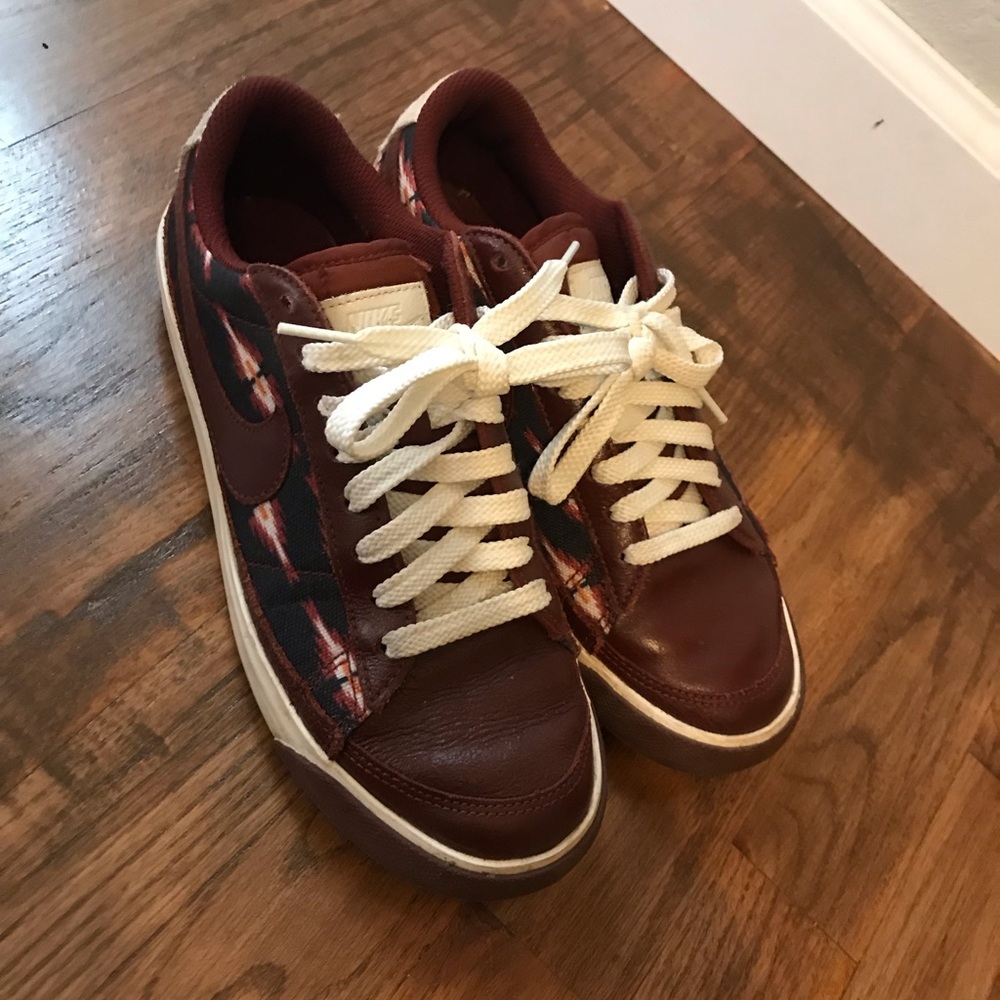 Nikes - Picture 2 of 3